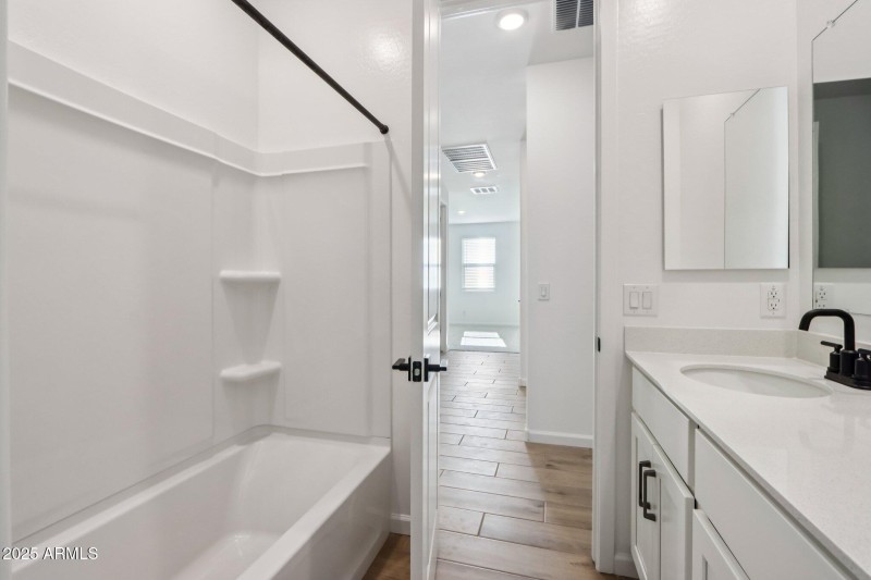 23-web-or-mls-S 95th Dr-S0512-019