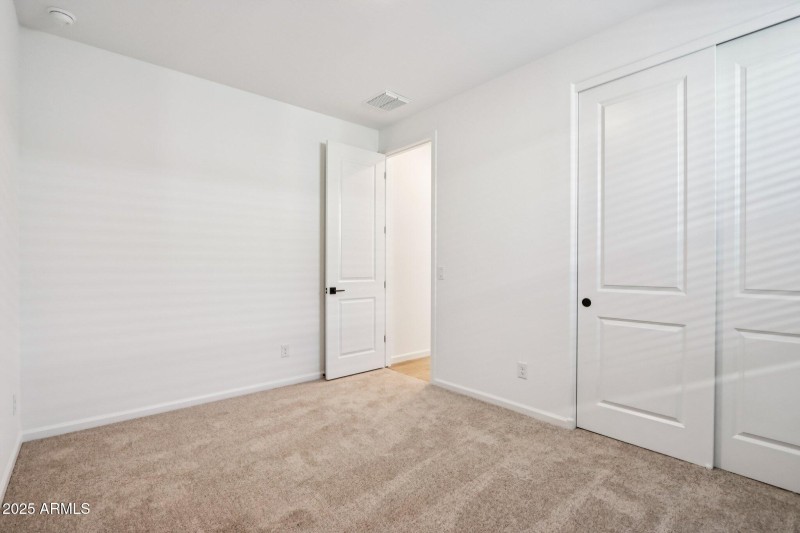 26-web-or-mls-S 95th Dr-S0512-022