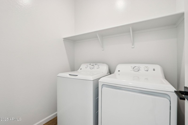 28-web-or-mls-S 95th Dr-S0512-024