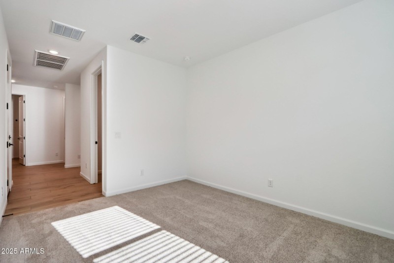 30-web-or-mls-S 95th Dr-S0512-026