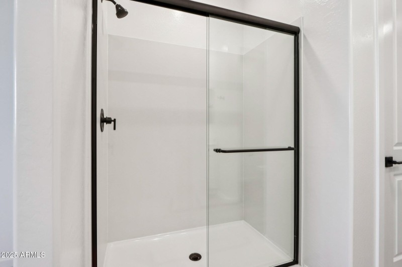 33-web-or-mls-S 95th Dr-S0512-029