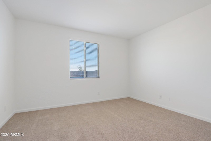 36-web-or-mls-S 95th Dr-S0512-032