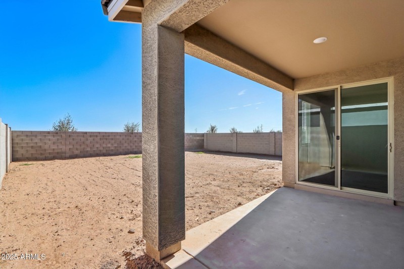 37-web-or-mls-S 95th Dr-S0512-033