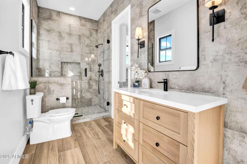 Secondary Suite Bathroom