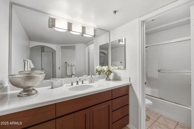 Primary En-Suite Bathroom