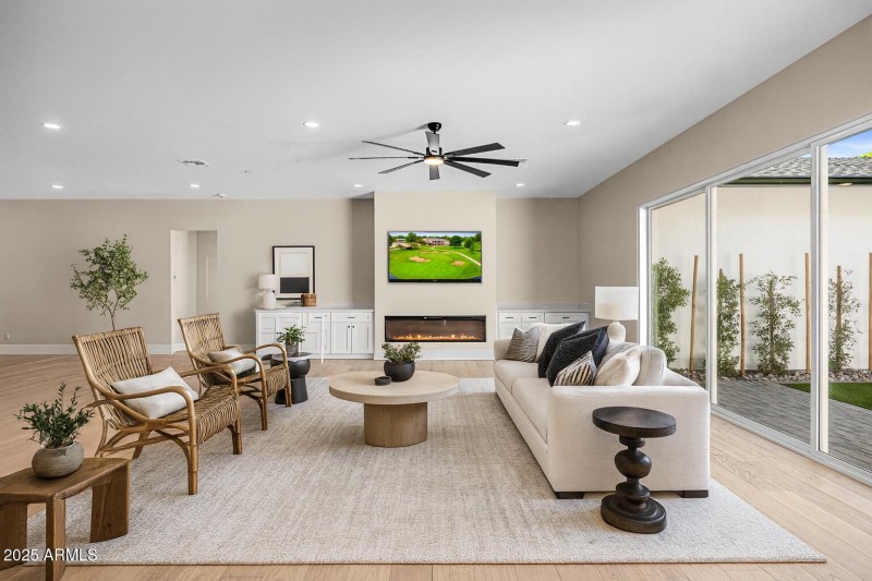 (Virtually Staged) Great Room