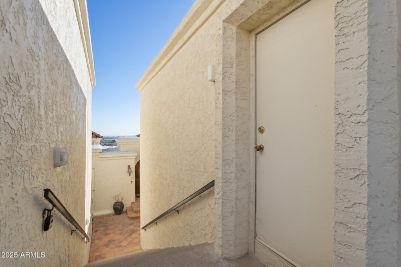 4-web-or-mls-3800-e-lincoln-dr-7