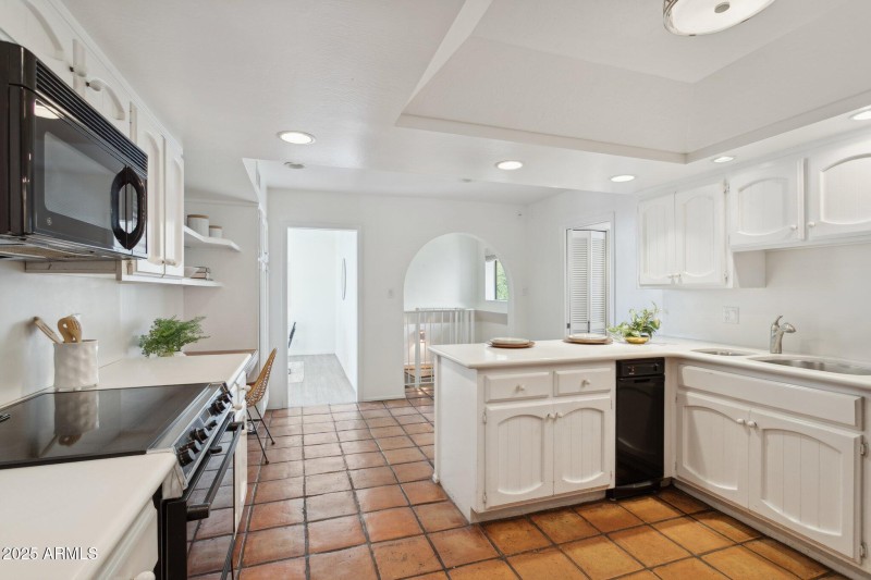 13-web-or-mls-3800-e-lincoln-dr-7