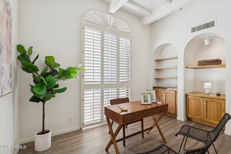 23-web-or-mls-3800-e-lincoln-dr-7