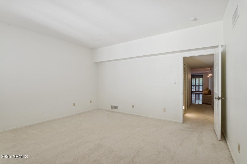 51-web-or-mls-3800-e-lincoln-dr-7