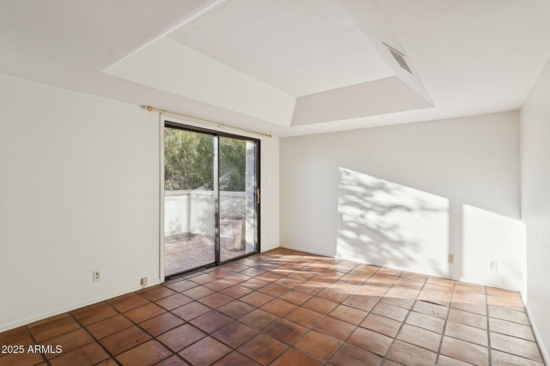 56-web-or-mls-3800-e-lincoln-dr-7