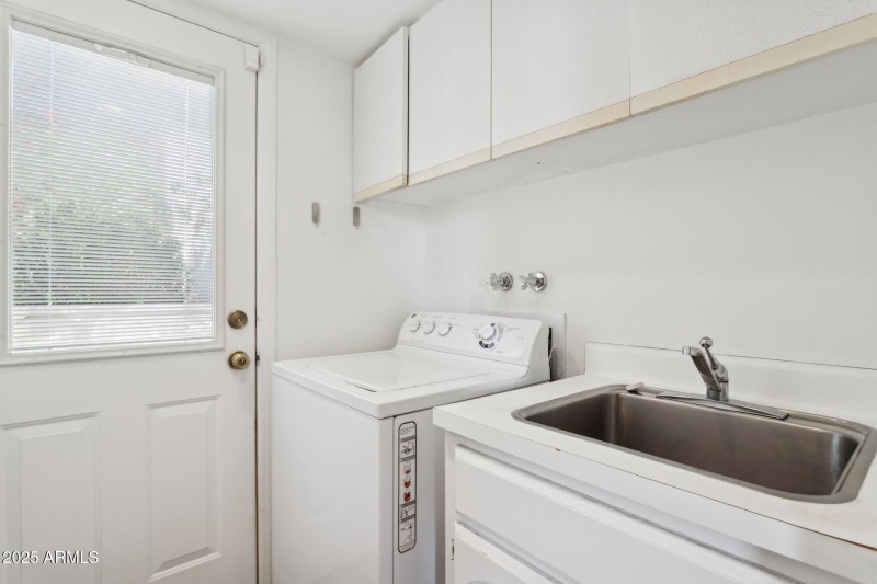 63-web-or-mls-3800-e-lincoln-dr-7