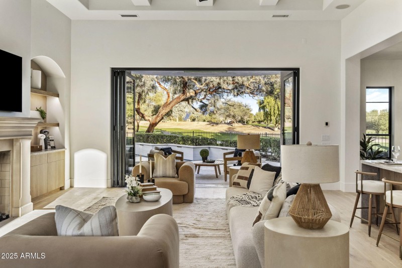 10-web-or-mls-D46A9148