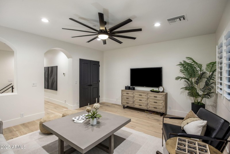 39-web-or-mls-D46A9335