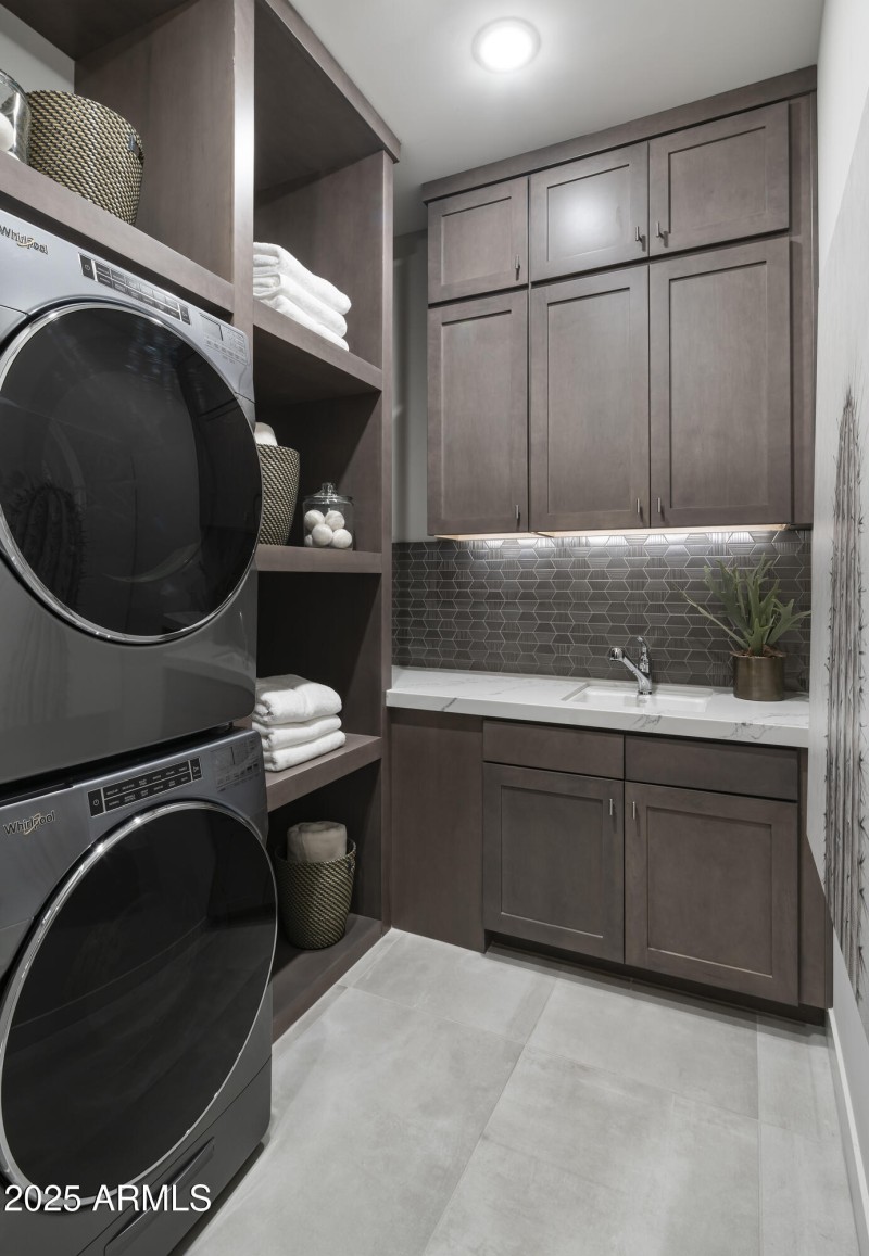 Sereno_Canyon_Stellan_Laundry_4183_conve