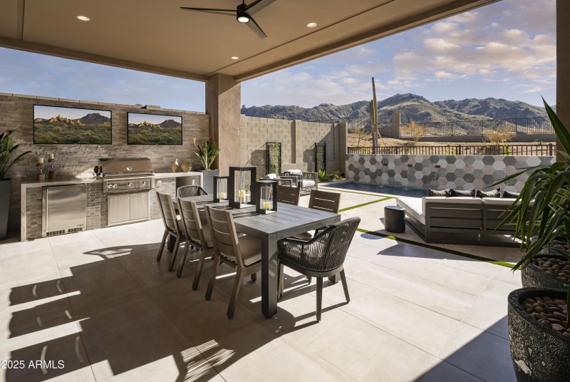 Sereno_Canyon_Stellan_Patio_3989_convers