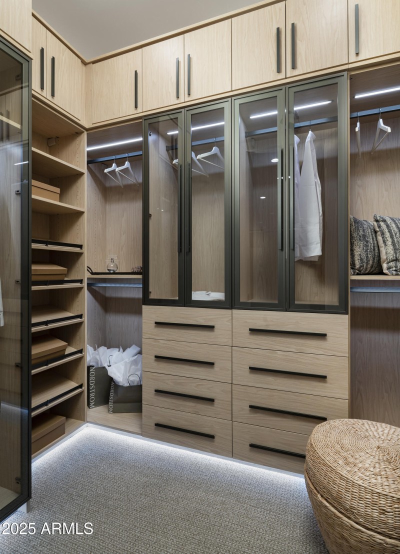 Sereno_Canyon_Stellan_PCloset_4188_conve