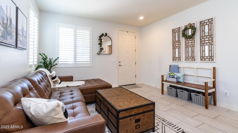 12 View 2 Living room