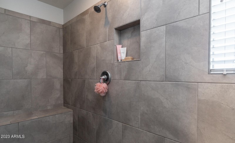 41 View 4 Master Bathroom Walk-in Shower