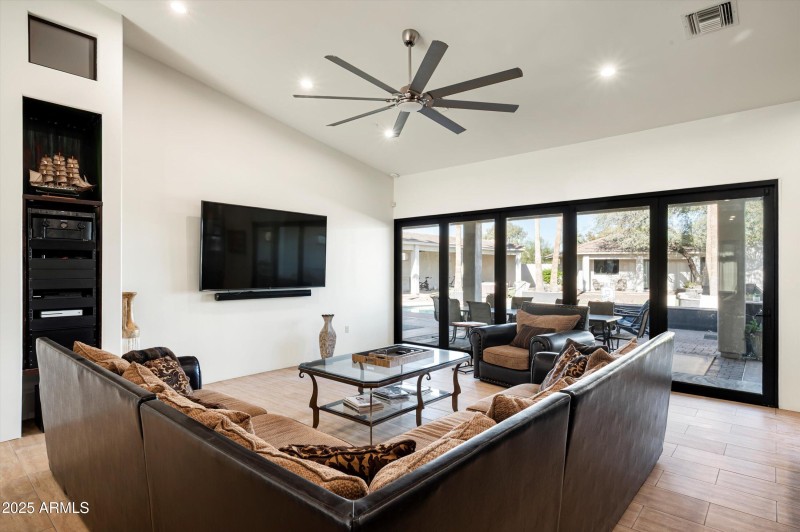 14-8038 E Desert Cove Ave-14