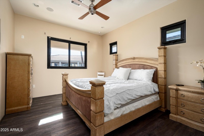 32-8038 E Desert Cove Ave-32