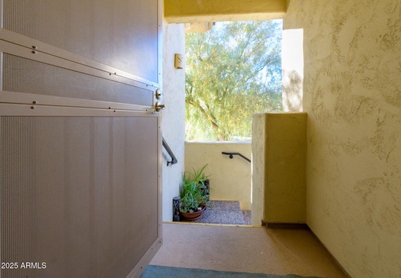 Front Patio Entry_Shainer__SEW2851