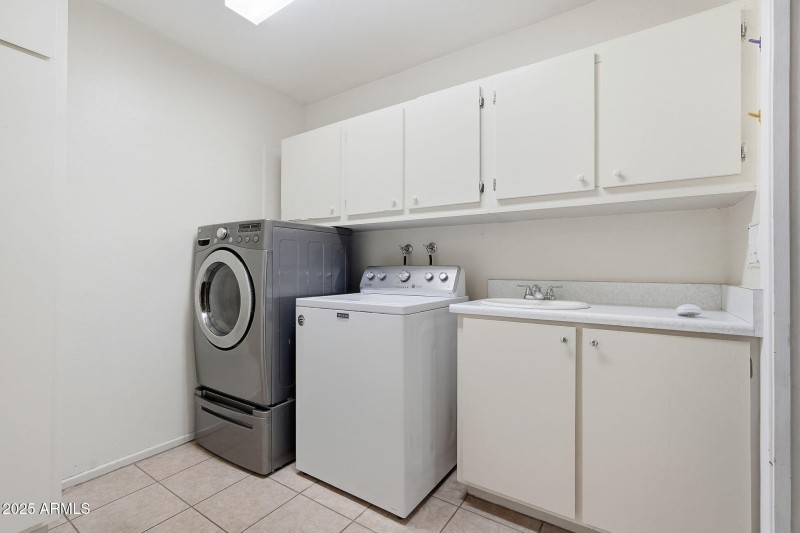 Racine - laundry room