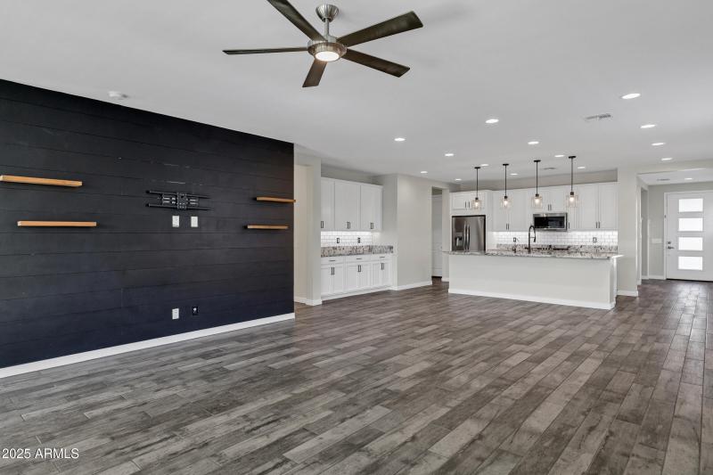 20915 E Cattle Dr-10