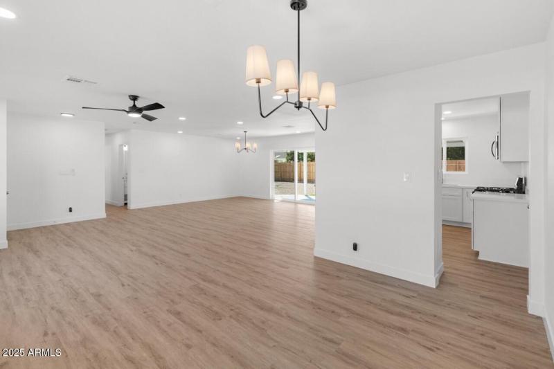 6610 N 15th Ave-4 Large