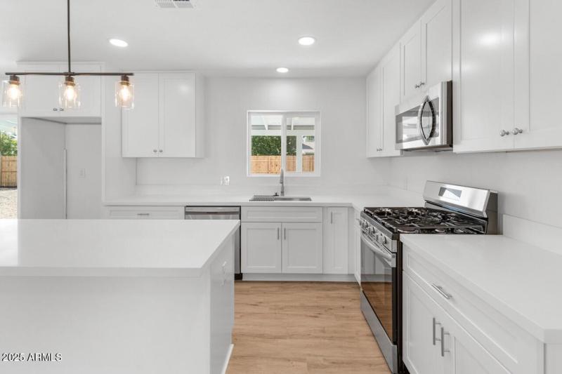 6610 N 15th Ave-14 Large