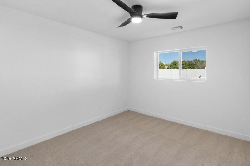 6610 N 15th Ave-18 Large