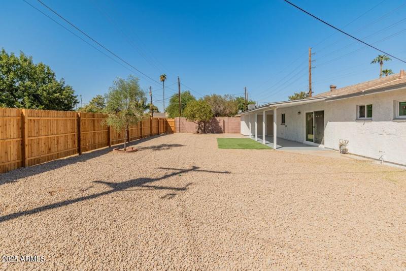 6610 N 15th Ave-33 Large