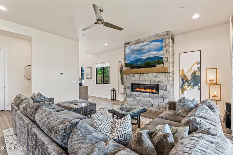 1810 E Magnolia Dr-9