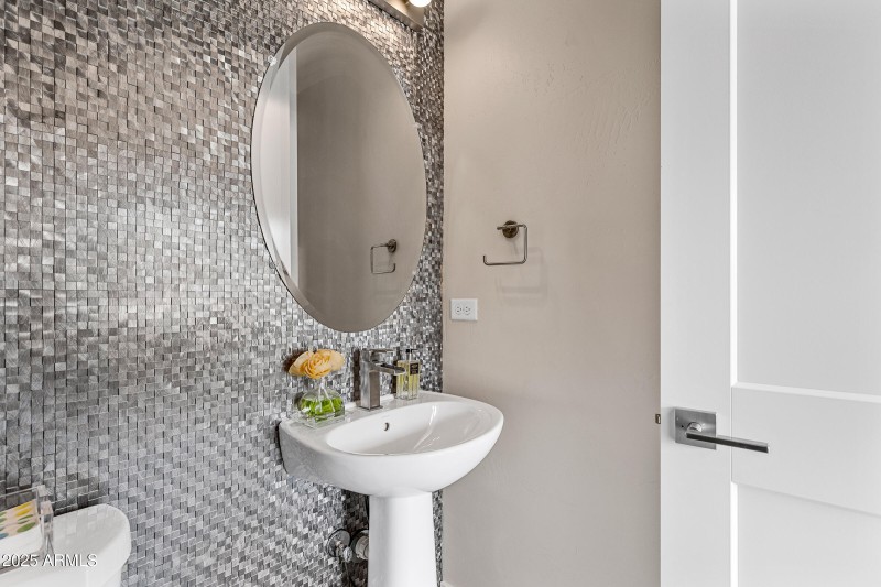 1810 E Magnolia Dr-44