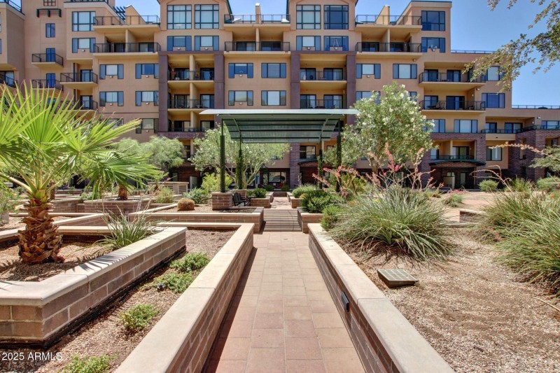 0036-Tapestry on Central 17 (37)