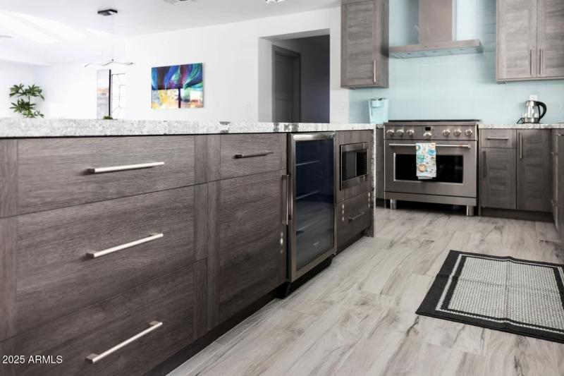 e96ed8a0-cea5-4a1a-ace7-1b728a527048