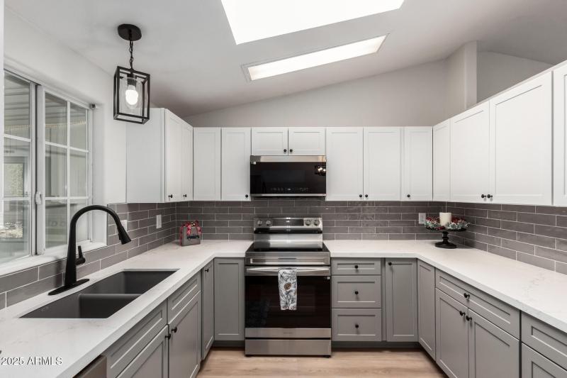 3301 S Goldfield Rd 2006