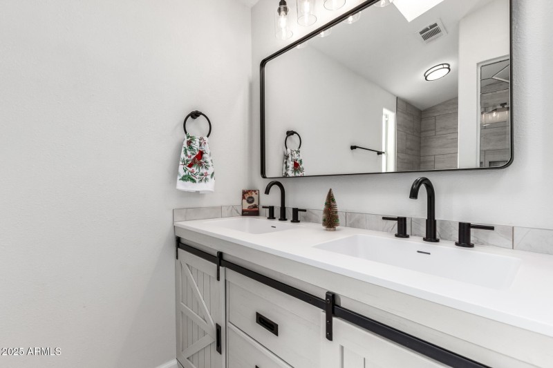 3301 S Goldfield Rd 2006