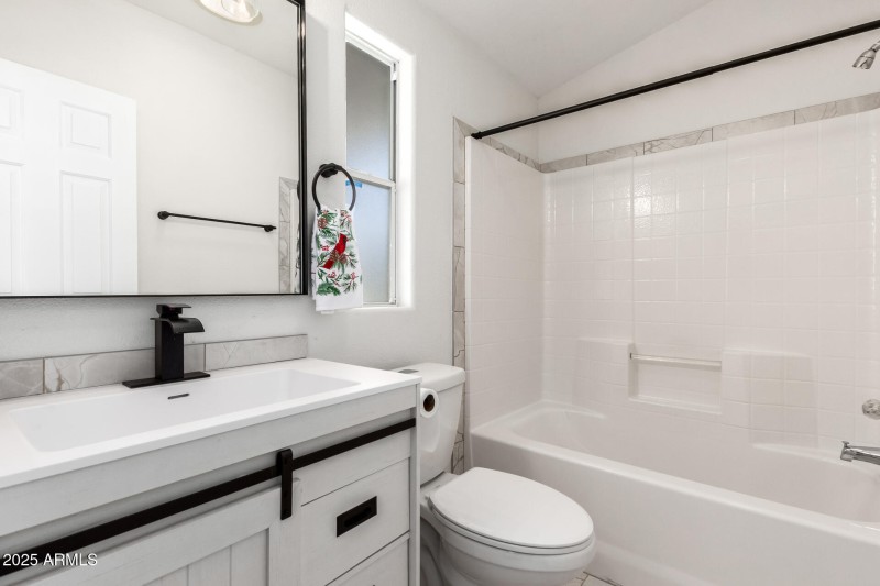 3301 S Goldfield Rd 2006