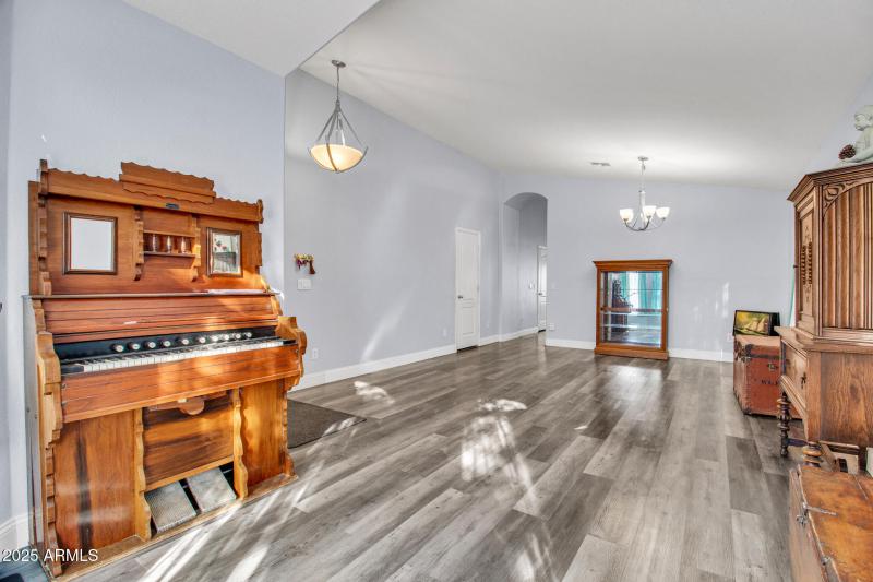 756 E Lovegrass Dr-9_(2048)