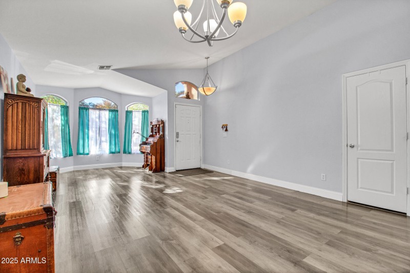 756 E Lovegrass Dr-10_(2048)