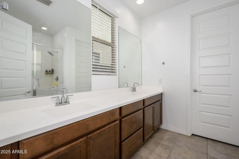 6-web-or-mls-Sells-14