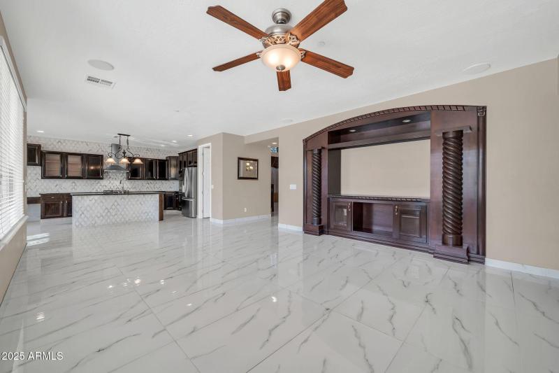 mls_13611 W Merrell St-5