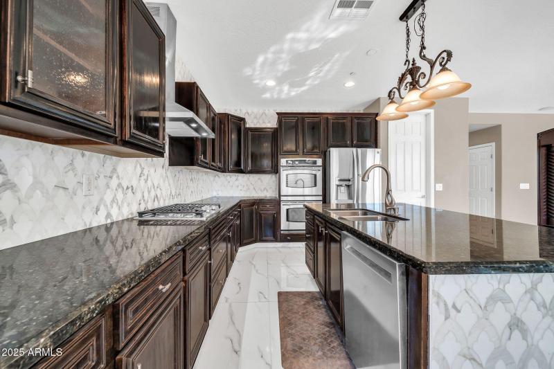 mls_13611 W Merrell St-16