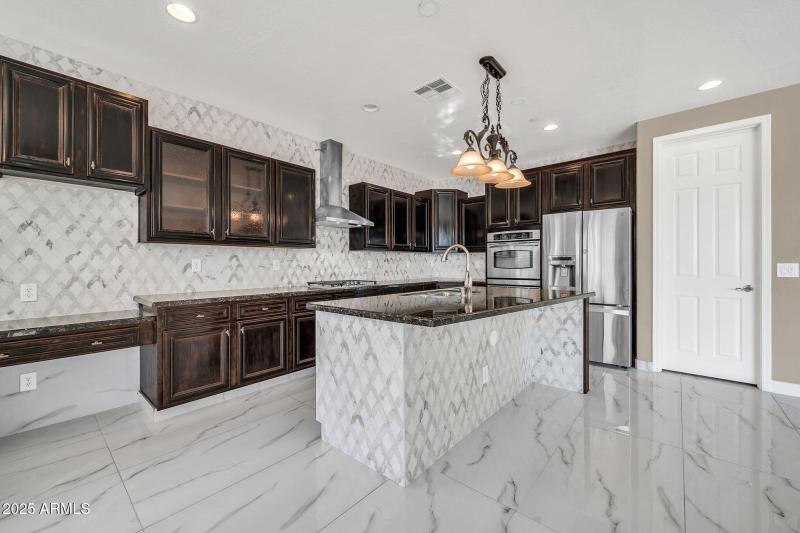 mls_13611 W Merrell St-20