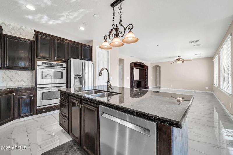 mls_13611 W Merrell St-15