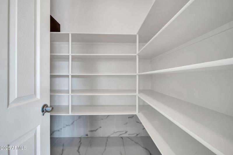 mls_13611 W Merrell St-17