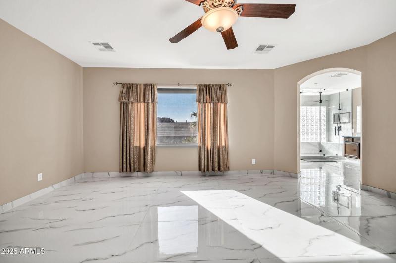 mls_13611 W Merrell St-21