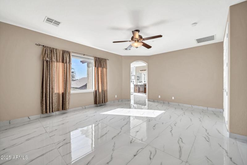 mls_13611 W Merrell St-23