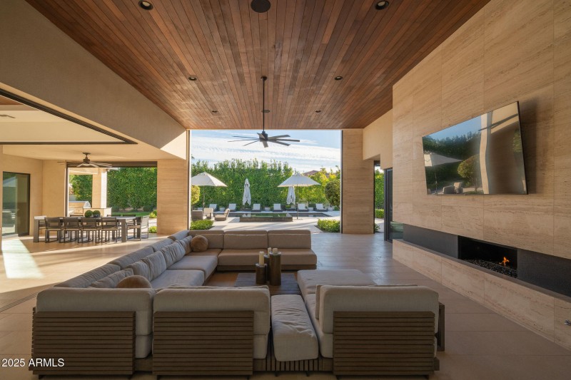 Indoor/Outdoor Living